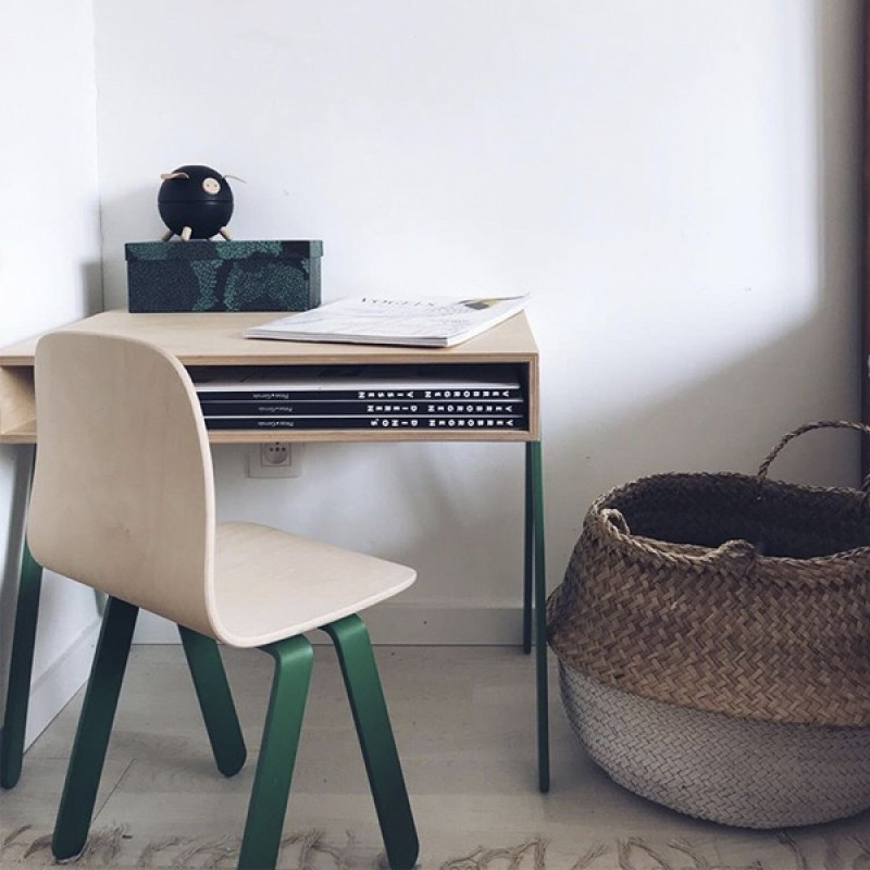 Childrens small desk clearance and chair